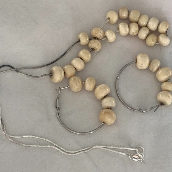 Necklace and Round Earrings, with carved bone beads, 16", 925 silver chain - Picture 3 of 6